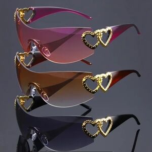 Chic Heart-Accent Gradient Sunglasses